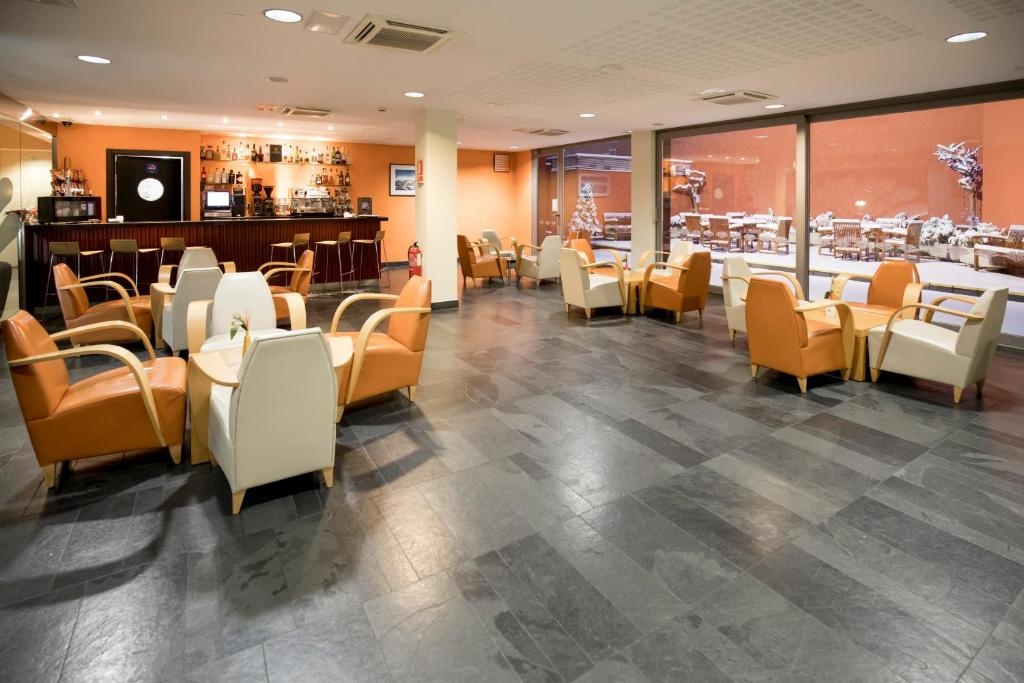 Font DArgent Canillo  Facilities  Barlounge 9