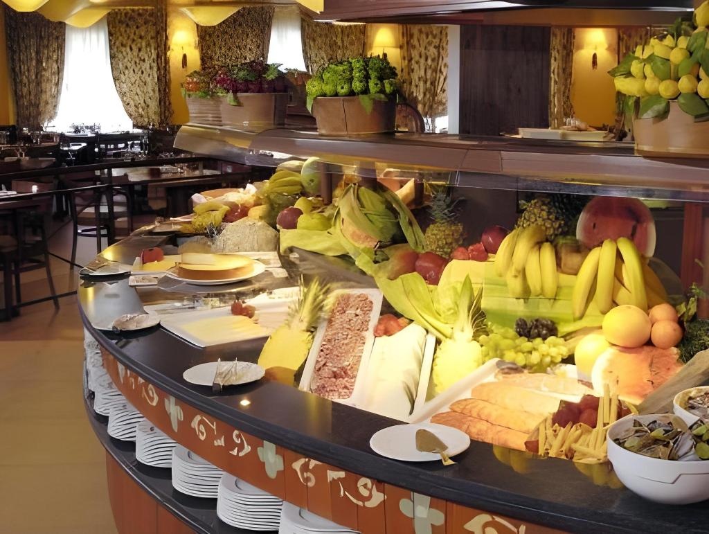 Ski Plaza Hotel Wellness  Dining  Buffet 4