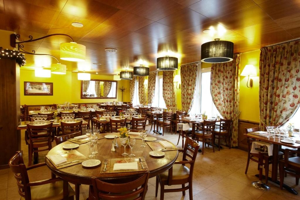 Ski Plaza Hotel Wellness  Dining  Restaurant 6