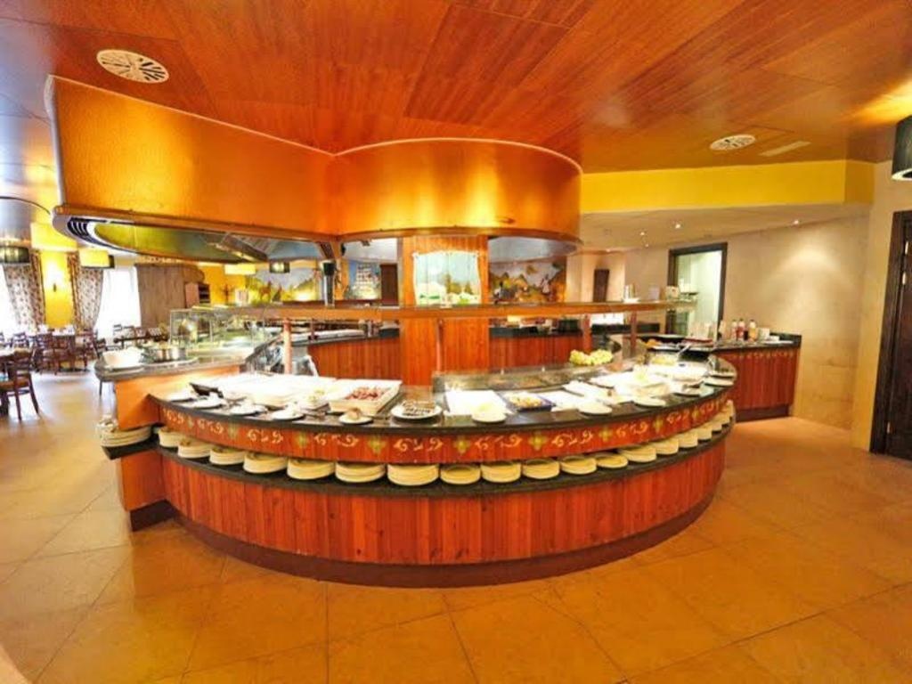Ski Plaza Hotel Wellness  Dining  Dining Image 8 8