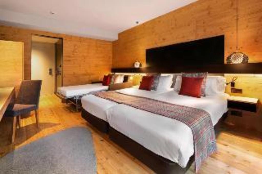 Hotel Piolets Park Spa  Rooms  Rooms Image 3 3