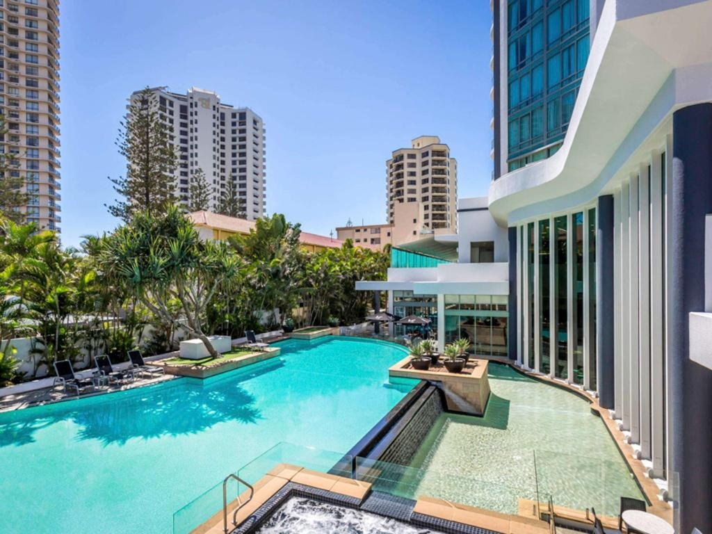 Mantra Legends Surfers Paradise  Facilities  Swimming Pool 8