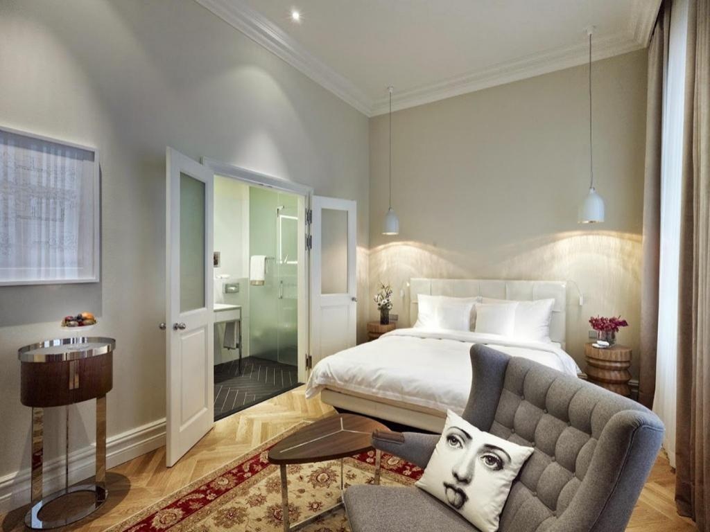 Hotel Sans Souci Wien  Rooms  Luxury Room Bed 6
