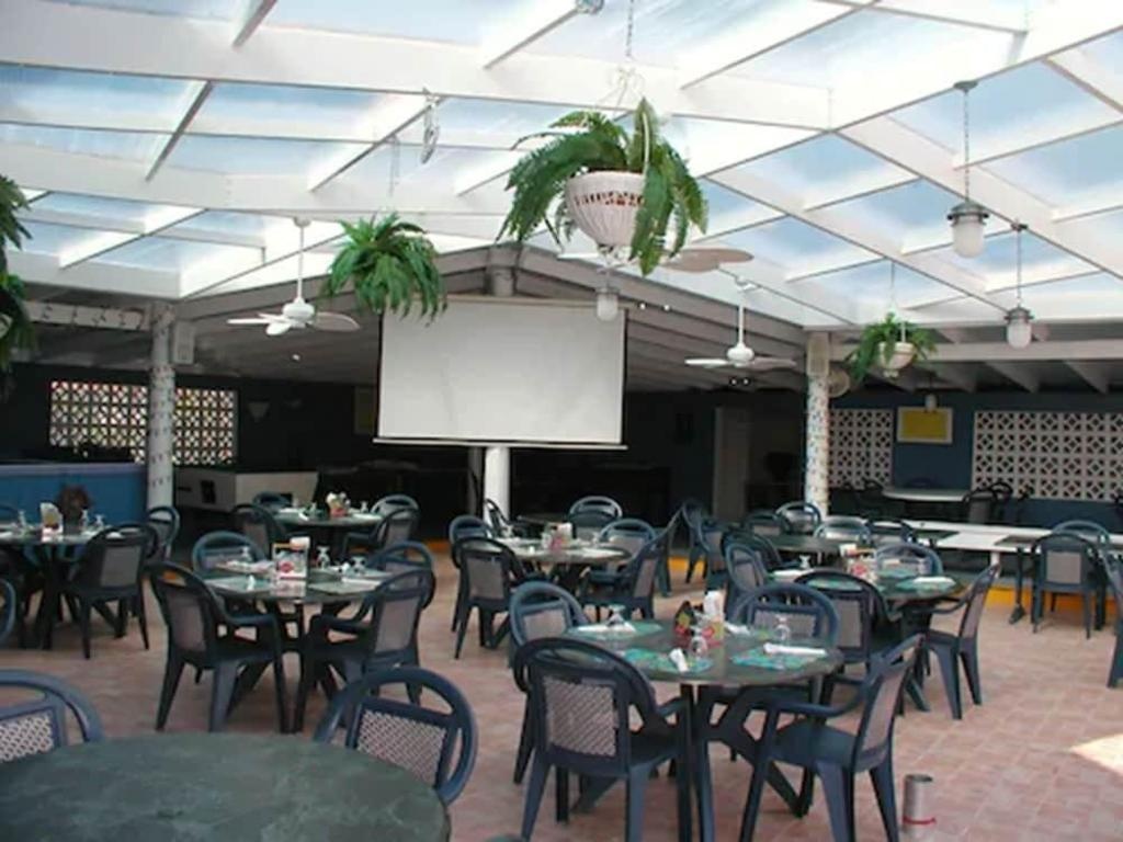 Ocean Reef Yacht Club Resort  Dining  Dining Image 3 3