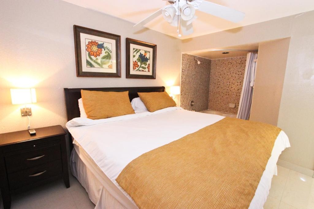 Ocean Reef Yacht Club Resort  Rooms  Suite With Hot Tub 6