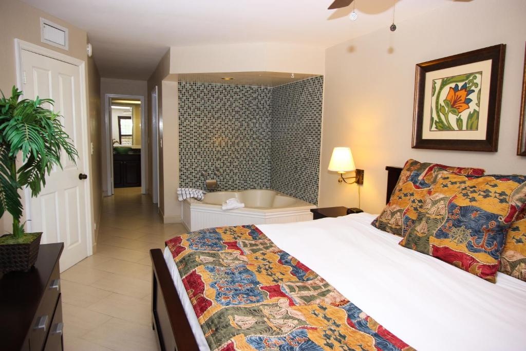Ocean Reef Yacht Club Resort  Rooms  Two Bedroom Suite With Hot Tub 10