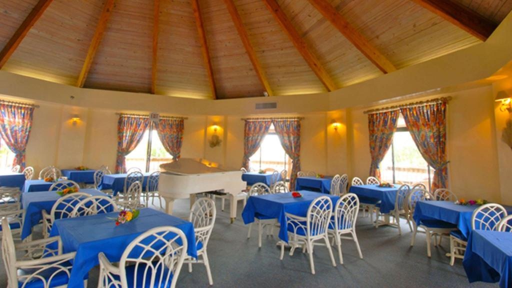 Running Mon Sunrise Resort And Marina  Dining  Restaurant 3