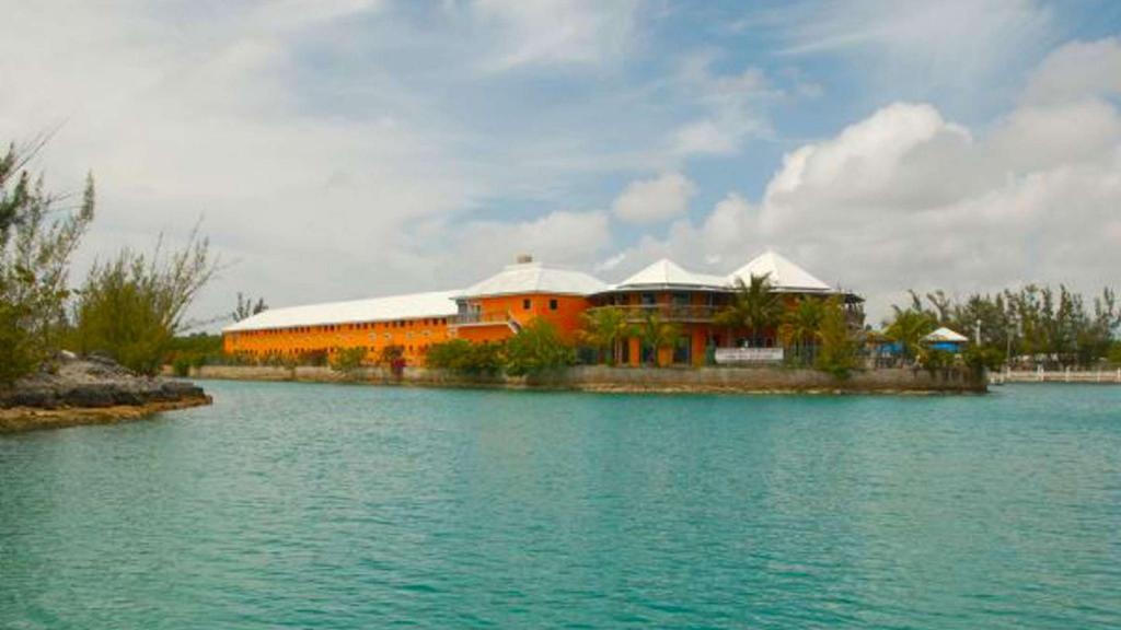 Running Mon Sunrise Resort And Marina  Facilities  Surrounding Environment 3