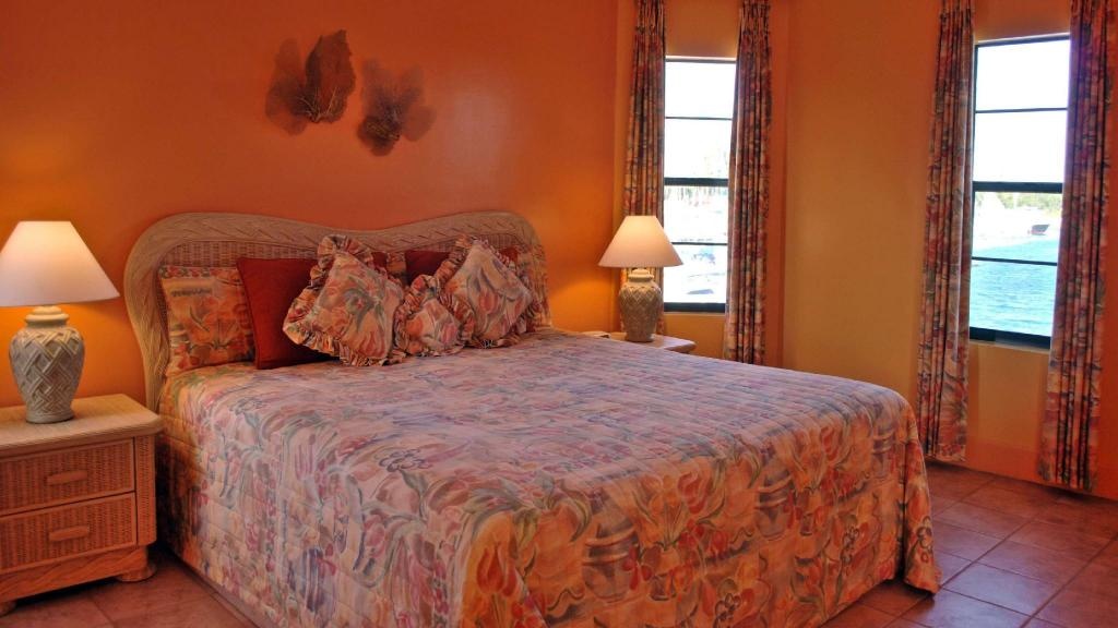 Running Mon Sunrise Resort And Marina  Rooms  1 King Bed Nonsmoking 2
