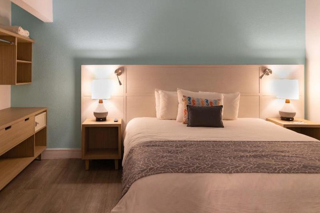 PELICAN BAY AT LUCAYA  Rooms  Rooms Image 3 3