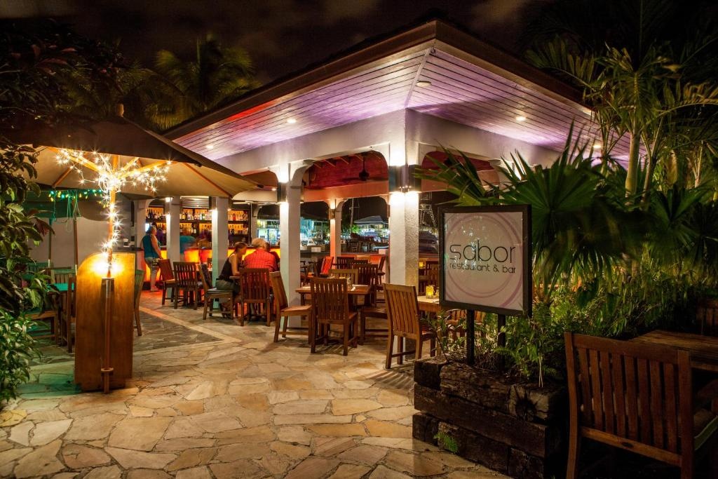 Pelican Bay Hotel  Dining  Dining Image 4 4