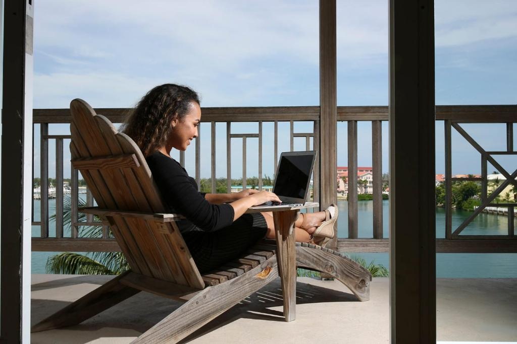 Pelican Bay Hotel  Facilities  Balconyterrace 4