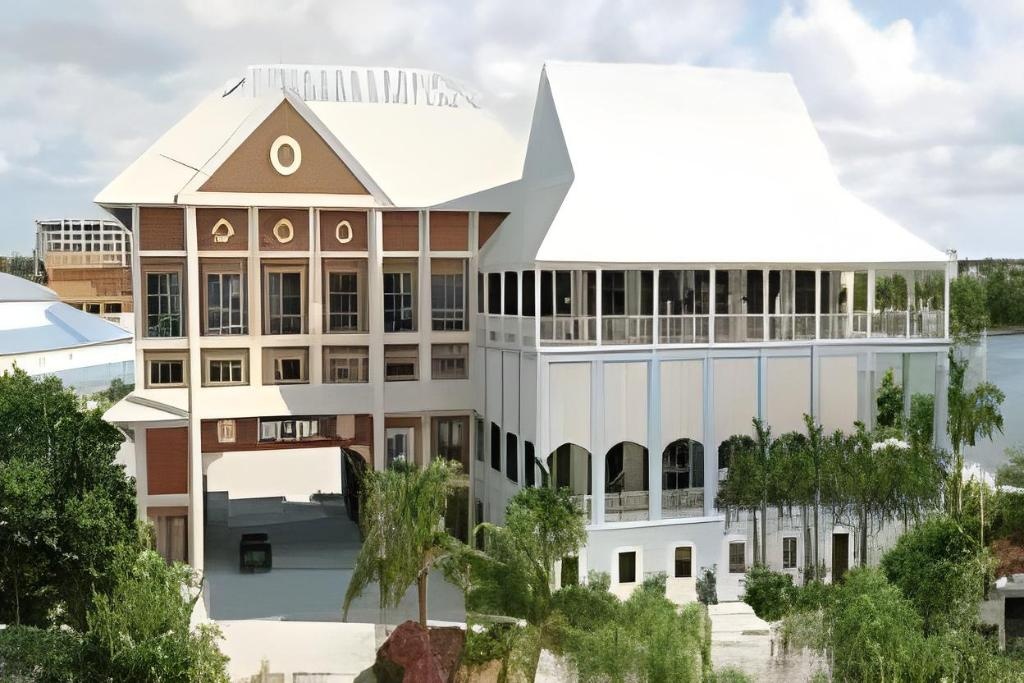 Pelican Bay Hotel  Property Views  Exterior View 8