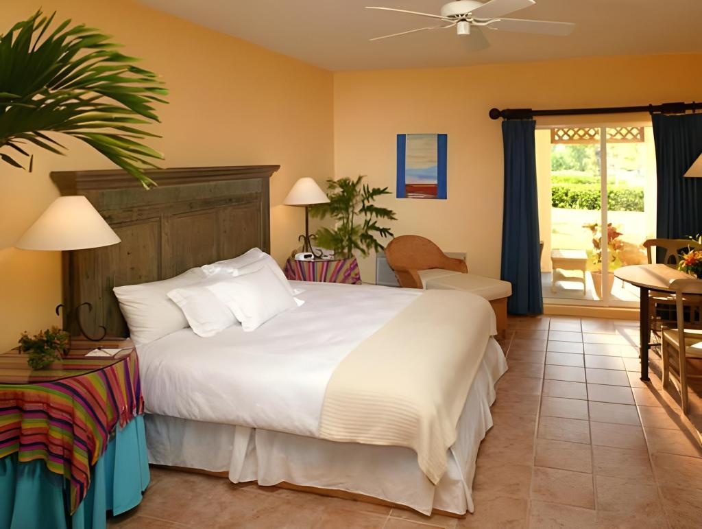 Pelican Bay Hotel  Rooms  Rooms Image 2 2