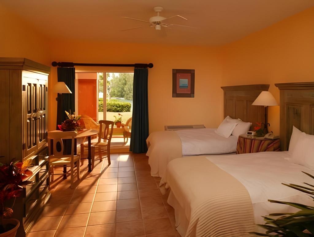Pelican Bay Hotel  Rooms  Rooms Image 3 3