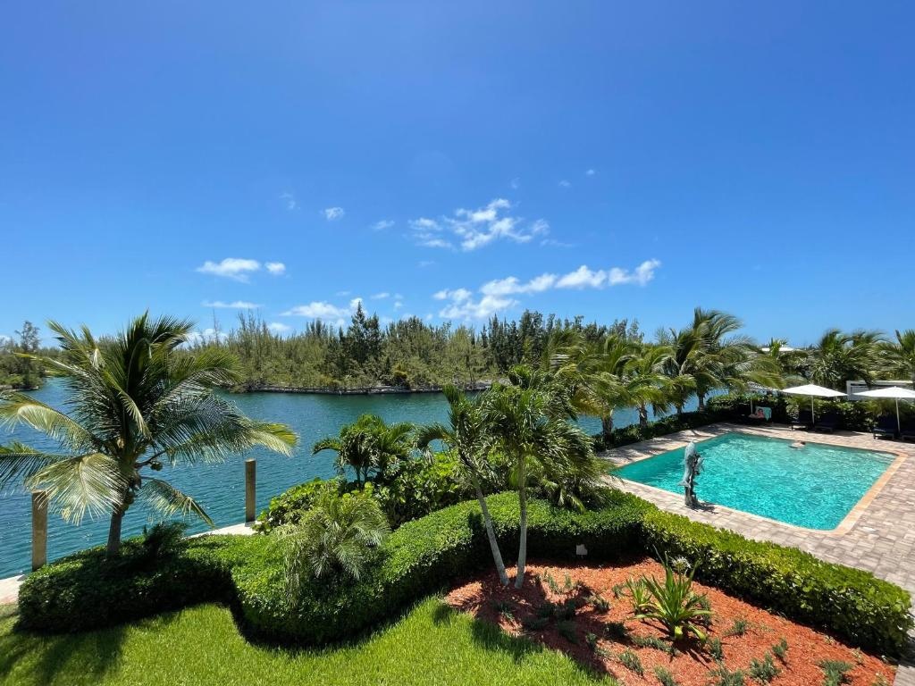 Dolphin Cove  Facilities  Balconyterrace 1
