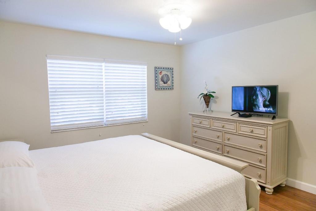 Dolphin Cove  Rooms  Rooms Image 15 15