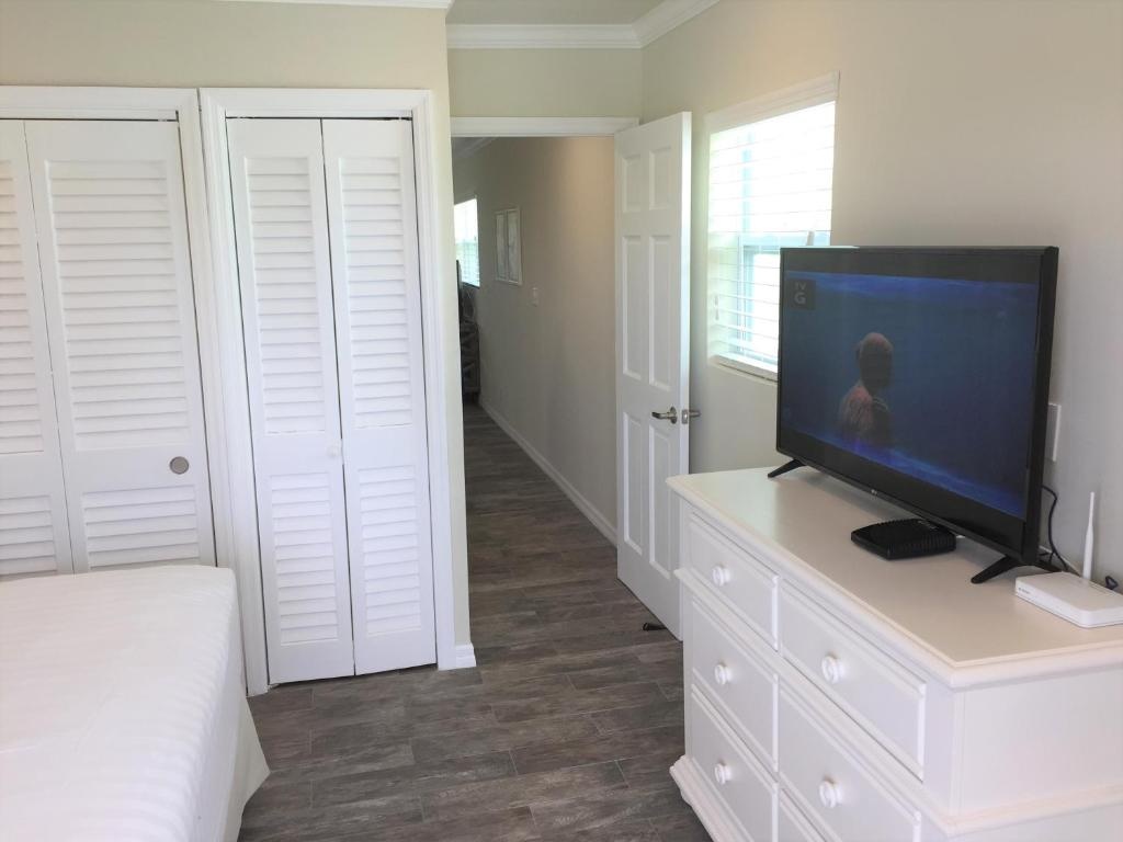 Dolphin Cove  Rooms  Rooms Image 16 16