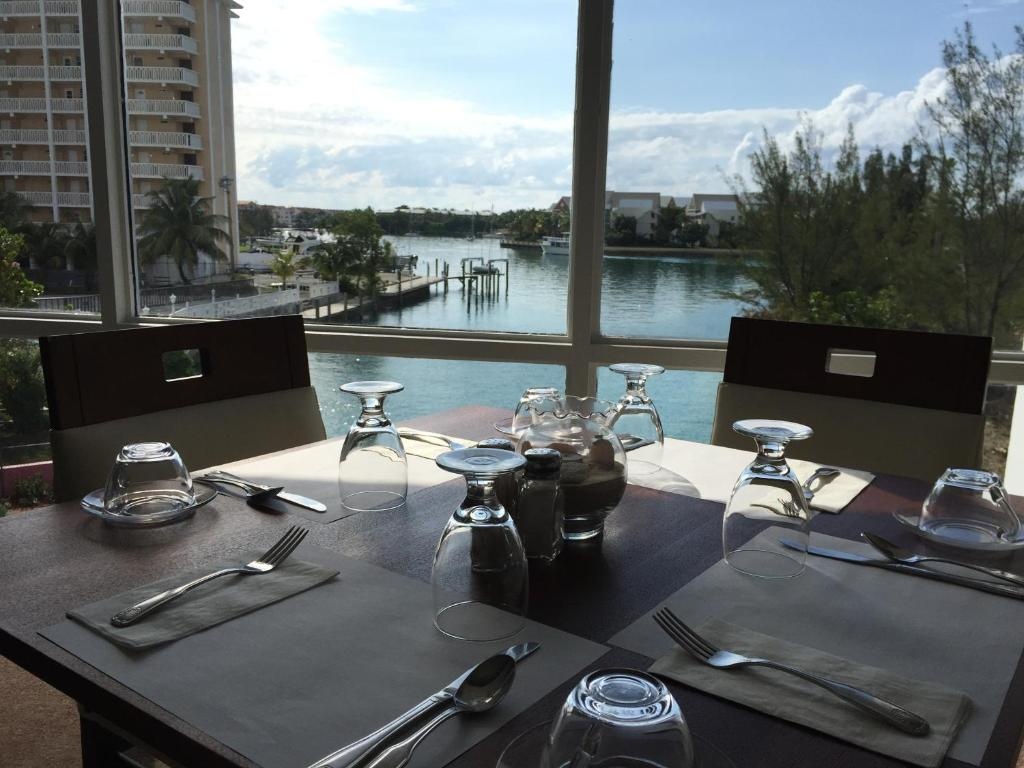 Bell Channel Inn Hotel Bahamas  Dining  Restaurant 3