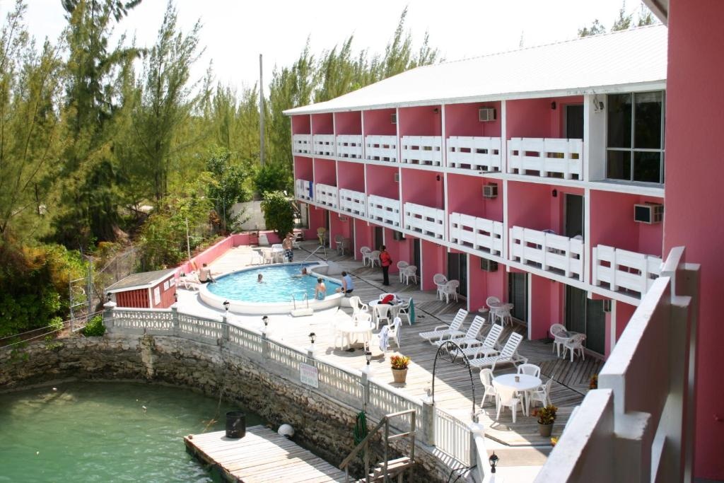 Bell Channel Inn Hotel Bahamas  Facilities  Swimming Pool 3