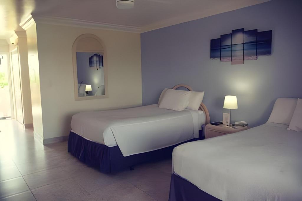 Bell Channel Inn Hotel Bahamas  Rooms  2 Double Beds Nonsmoking 5