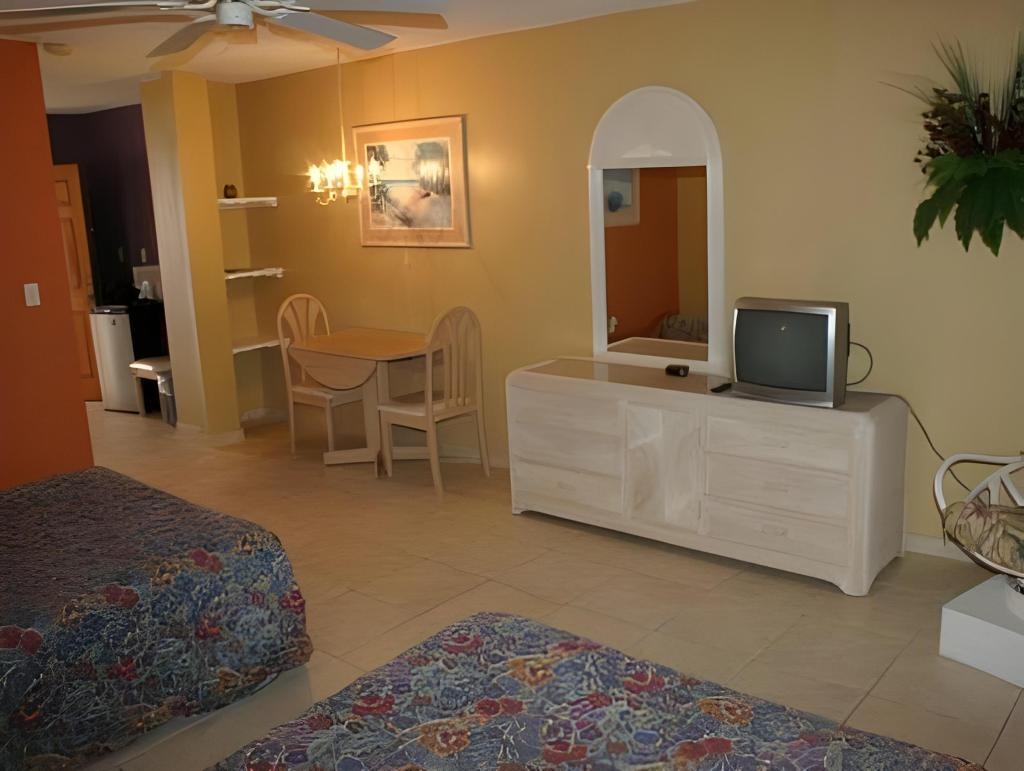 Bell Channel Inn Hotel Bahamas  Rooms  Double With 2 Double Beds 9