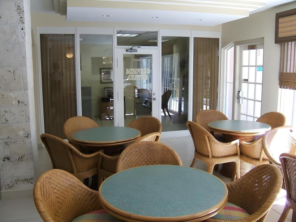 Castaways Resort And Suites Grand Bahama Island  Dining  Dining Image 2 2