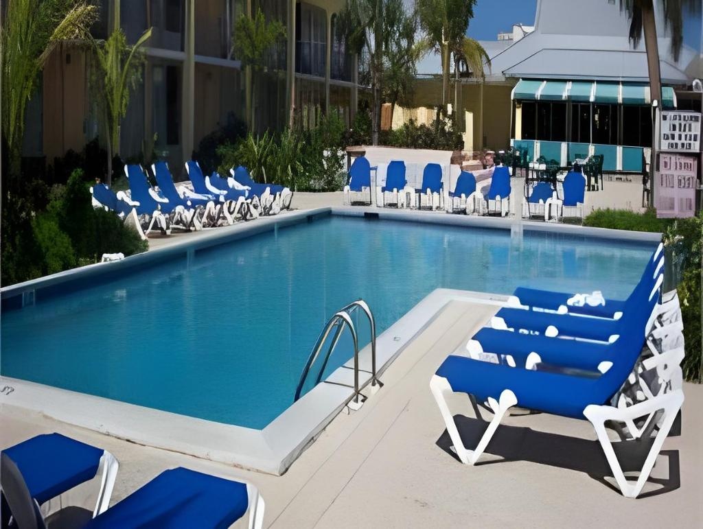 Royal Islander Hotel  Facilities  Swimming Pool 5
