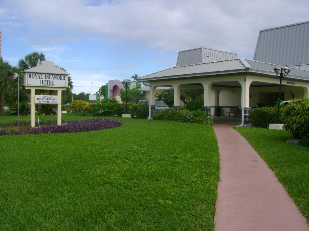 Royal Islander Hotel  Property Views  Entrance 14