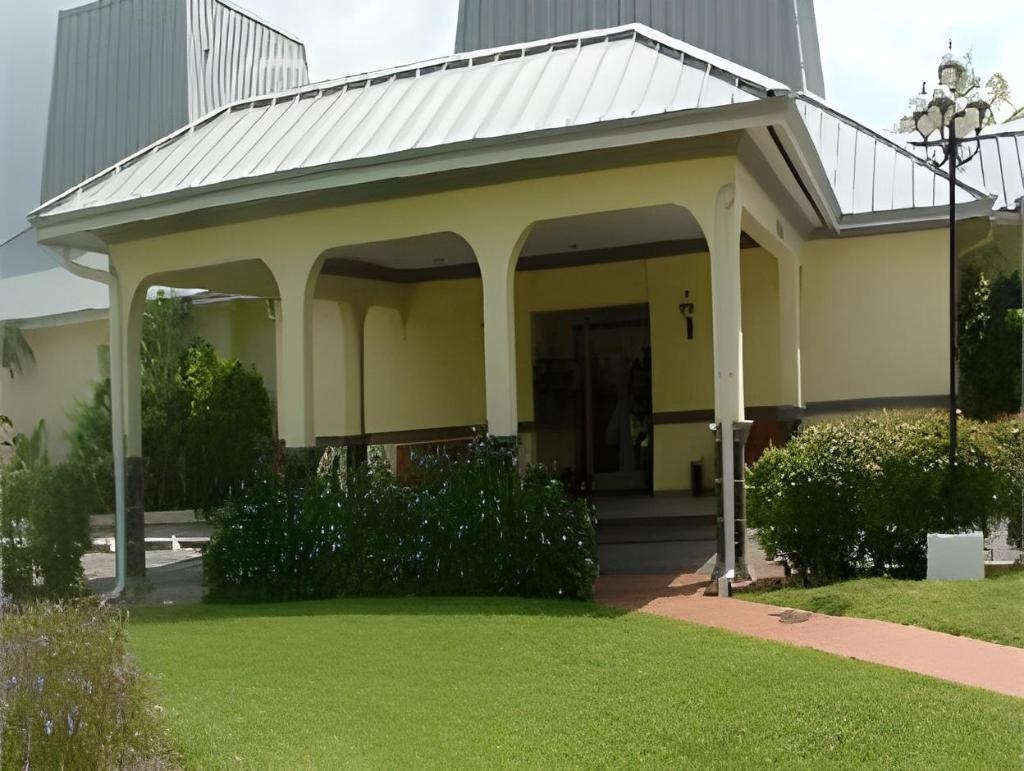 Royal Islander Hotel  Property Views  Exterior View 26