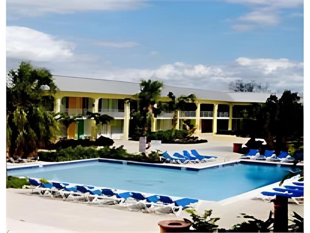 Royal Islander Hotel  Property Views  Exterior View 28