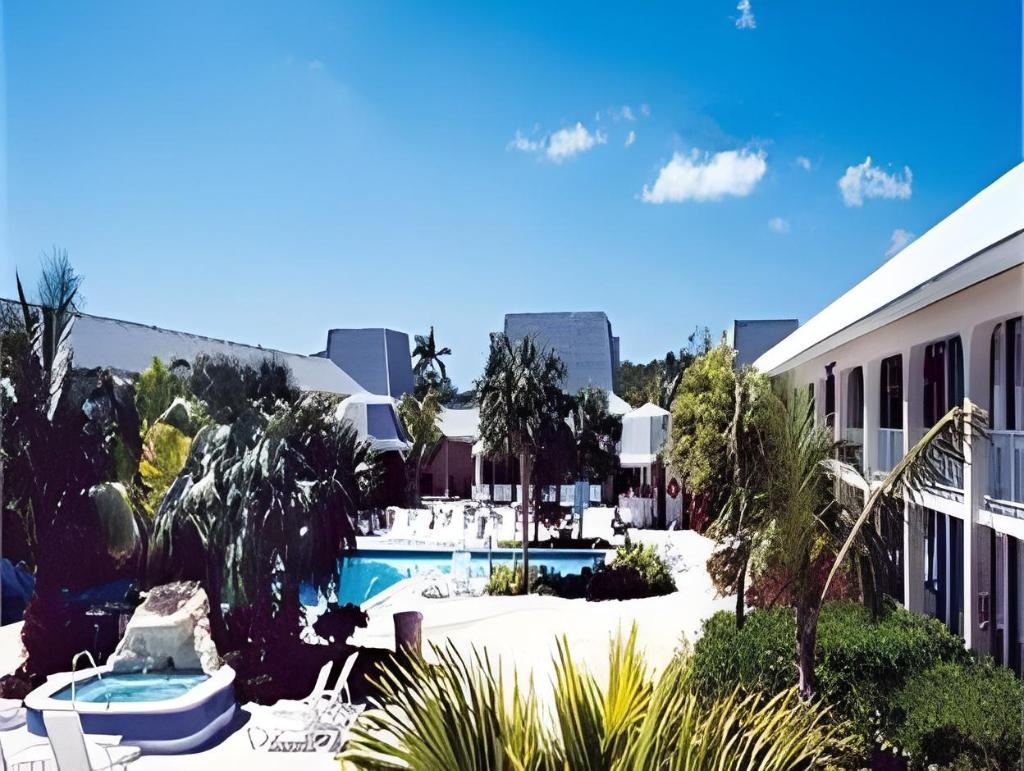 Royal Islander Hotel  Property Views  Exterior View 6