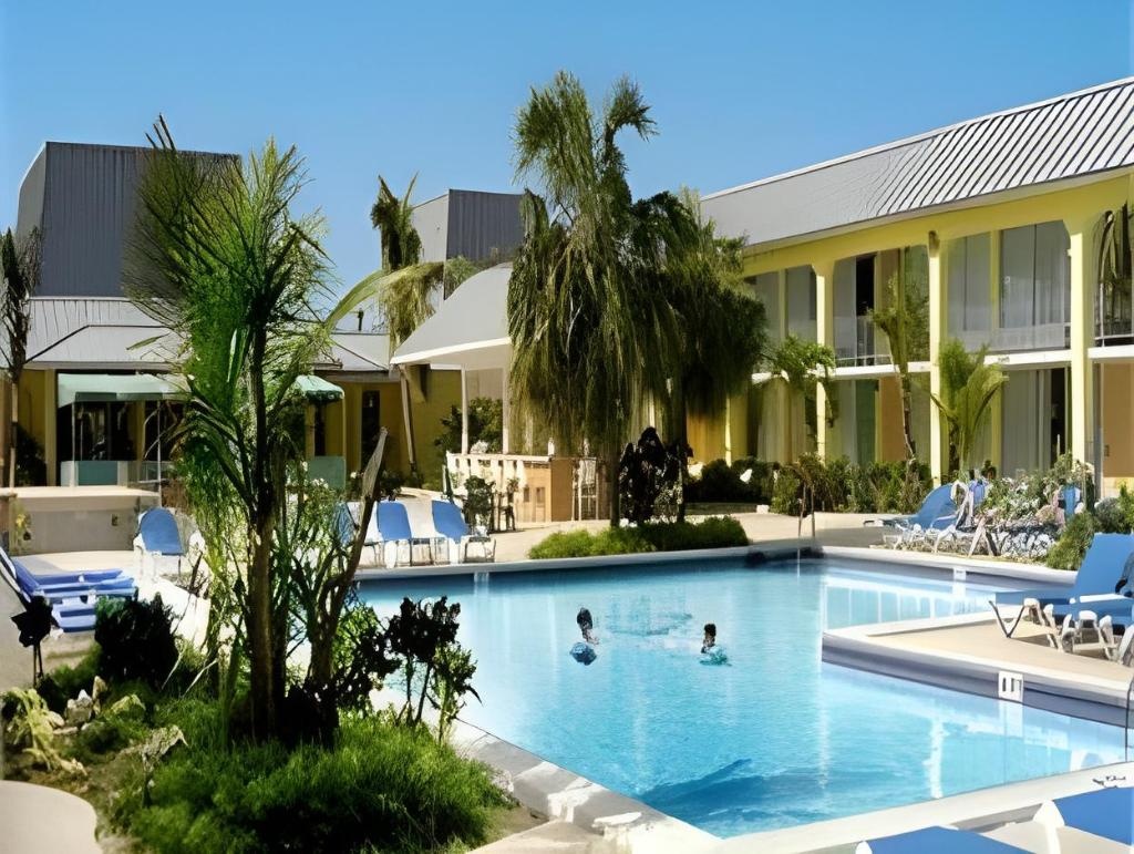 Royal Islander Hotel  Property Views  Exterior View 8