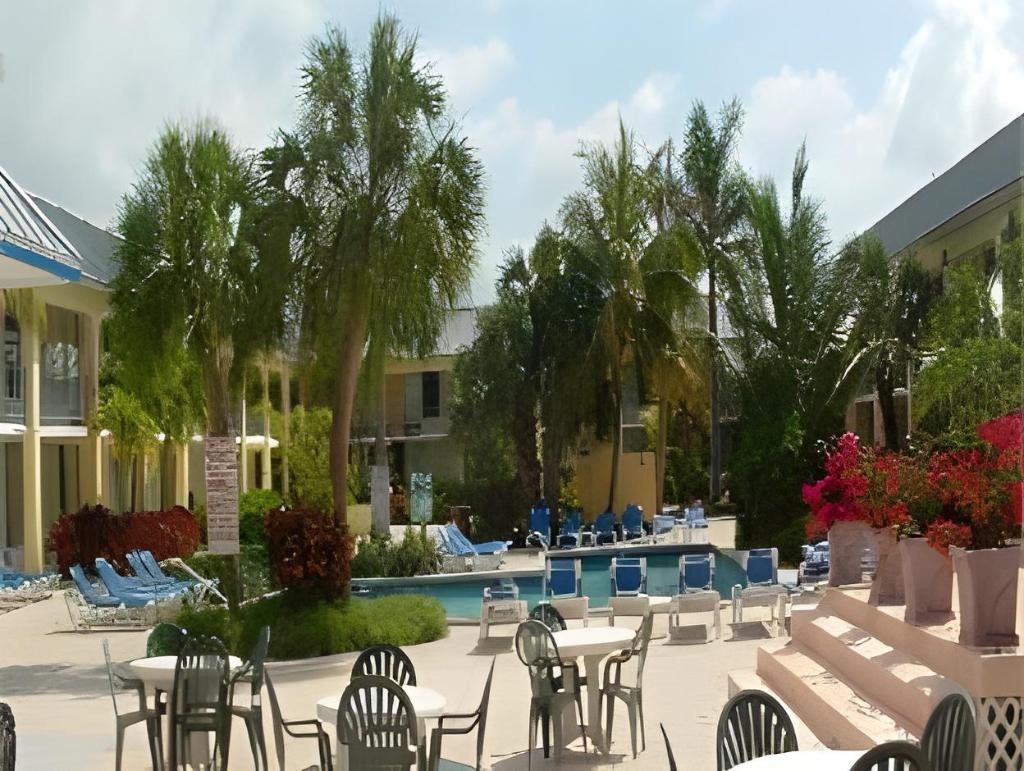 Royal Islander Hotel  Property Views  Exterior View 9