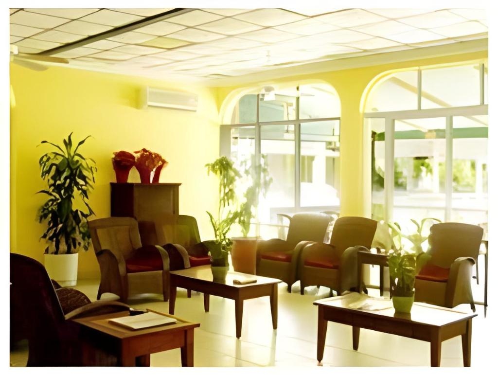Royal Islander Hotel  Property Views  Lobby 30