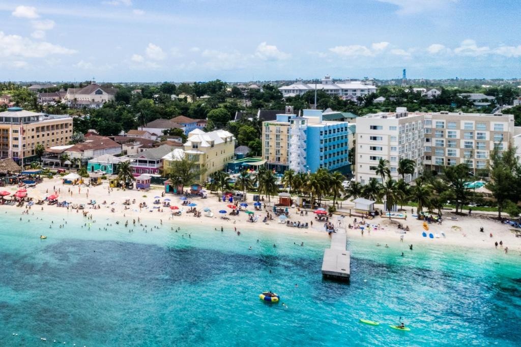 Holiday Inn Express Suites Nassau By IHG  Facilities  Beach 7