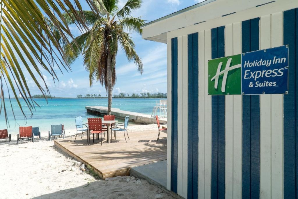 Holiday Inn Express Suites Nassau By IHG  Facilities  Beach 8