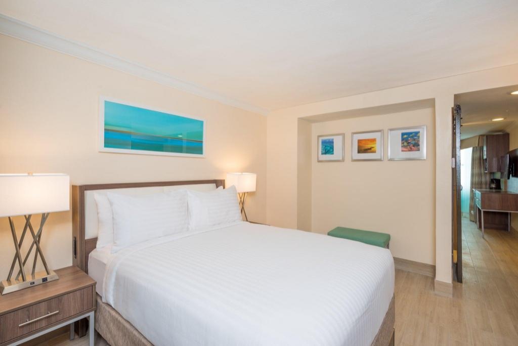 Holiday Inn Express Suites Nassau By IHG  Rooms  1 Queen Suite Suite Room 2