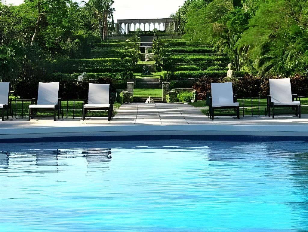 The Ocean Club A Four Seasons Resort Bahamas  Facilities  Swimming Pool 13