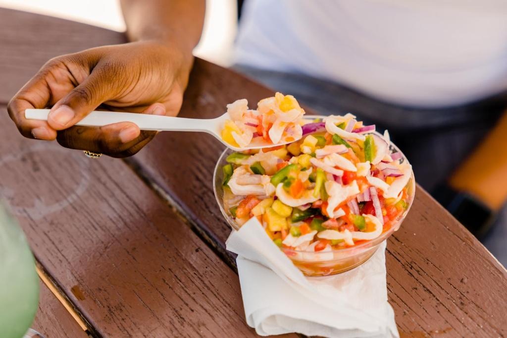 Sandyport Beach Resort  Dining  Food And Beverages 8