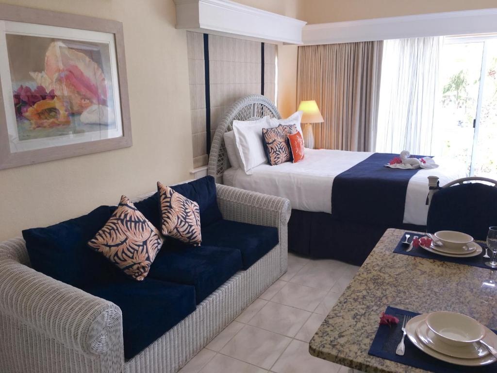 Sandyport Beach Resort  Rooms  Rooms Image 7 7