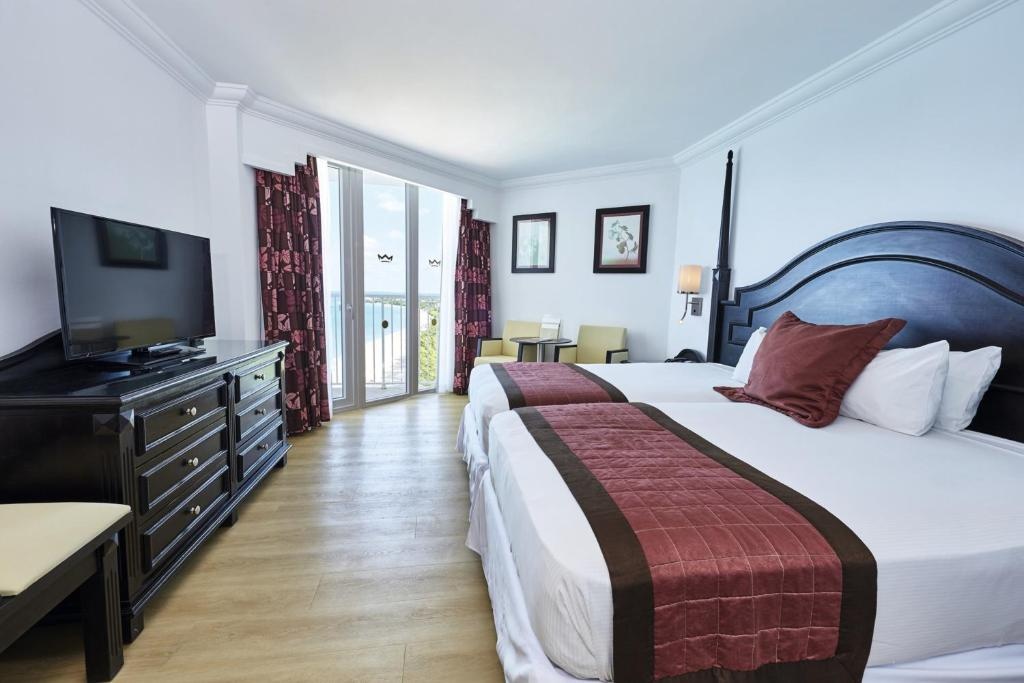 Riu Palace Paradise Island Adults Only All Inclusive  Facilities  Balconyterrace 16