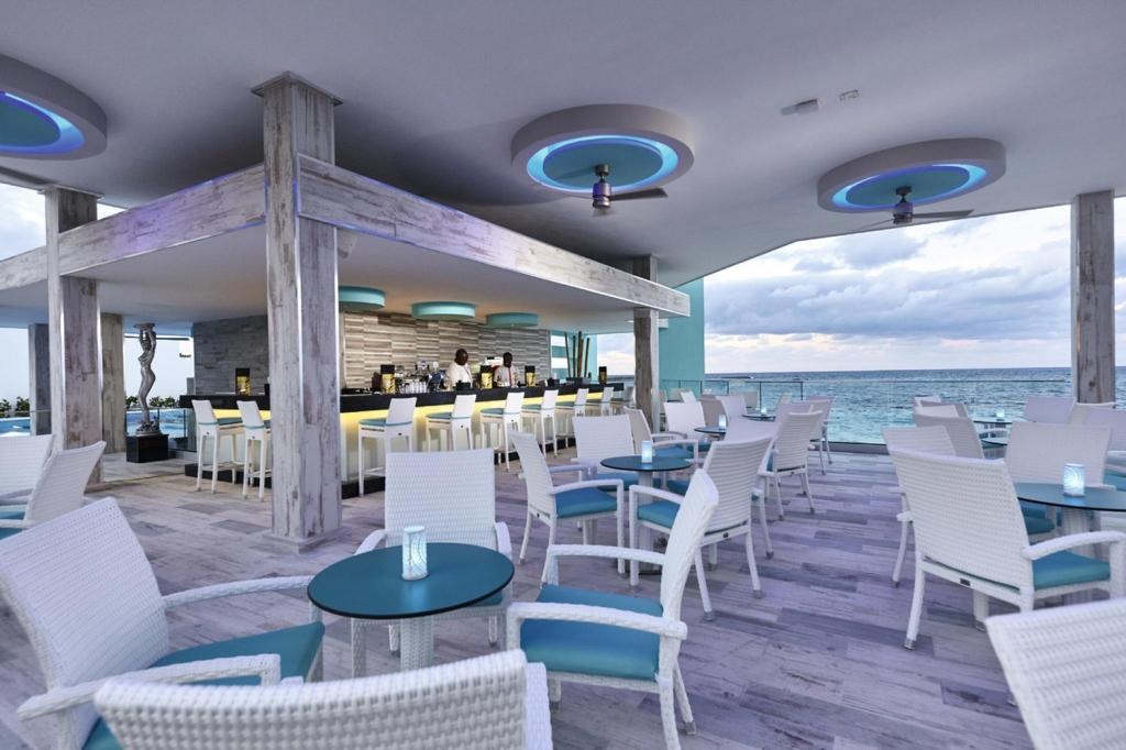 Riu Palace Paradise Island Adults Only All Inclusive  Facilities  Bar 12