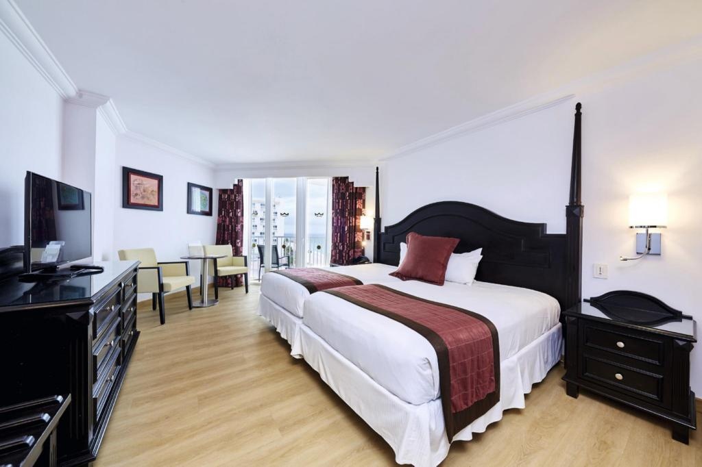 Riu Palace Paradise Island Adults Only All Inclusive  Rooms  Superior Ocean View Junior Suite Bed 3