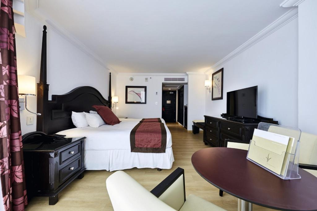 Riu Palace Paradise Island Adults Only All Inclusive  Rooms  Superior Ocean View Junior Suite Room Plan 11