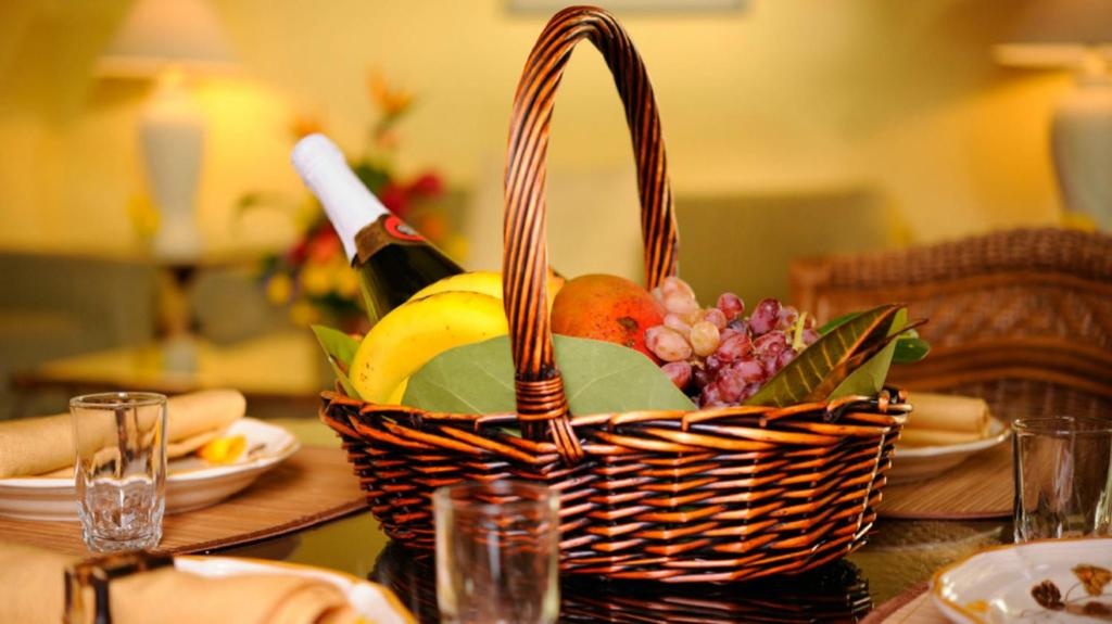 Bay View Suites Paradise Island  Dining  Food And Beverages 1