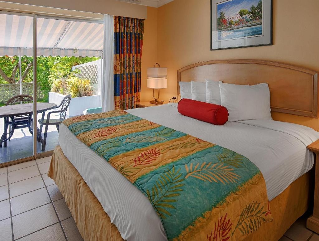 Bay View Suites Paradise Island  Rooms  Rooms Image 1 1