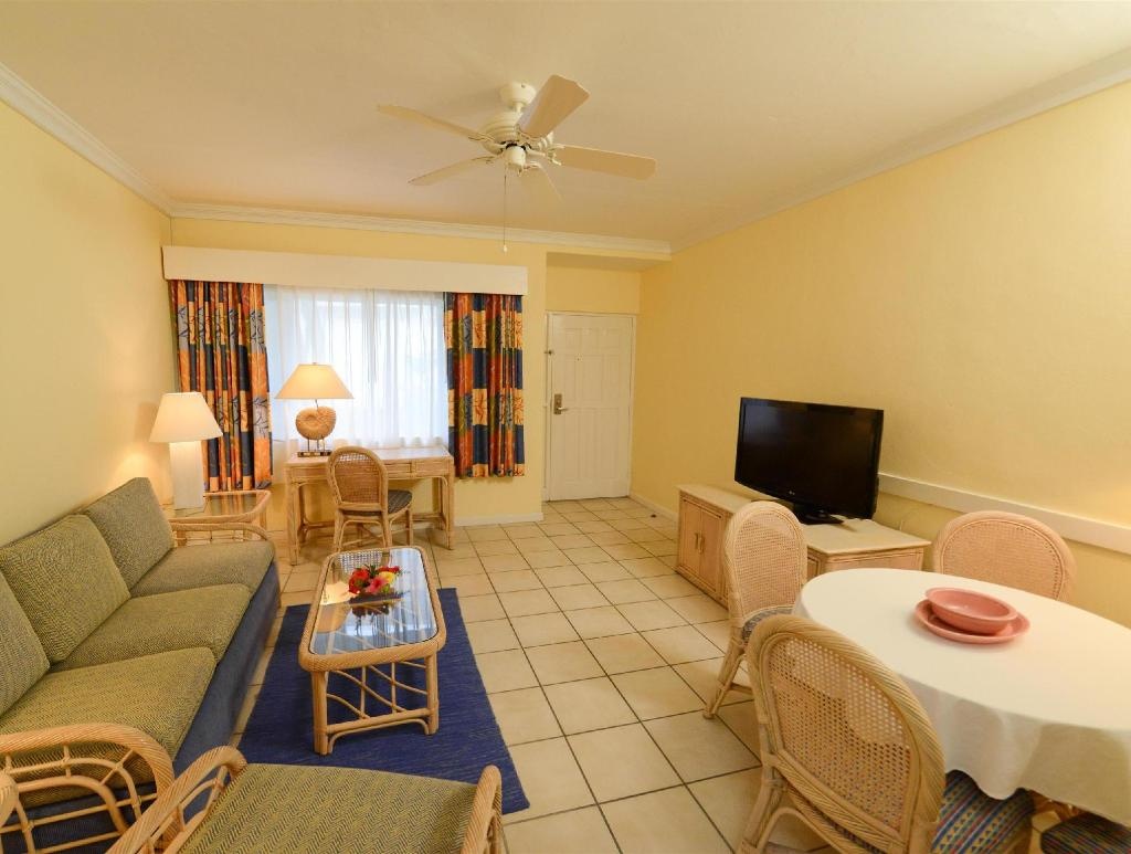 Bay View Suites Paradise Island  Rooms  Rooms Image 8 8