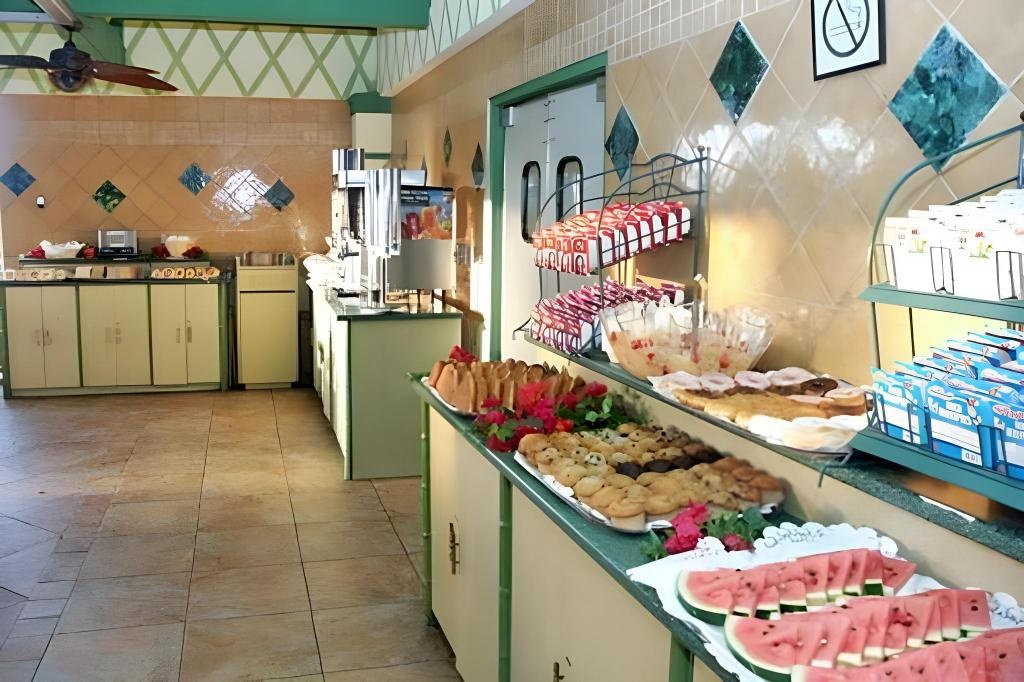 Comfort Suites Paradise Island  Dining  Dining Image 10 10