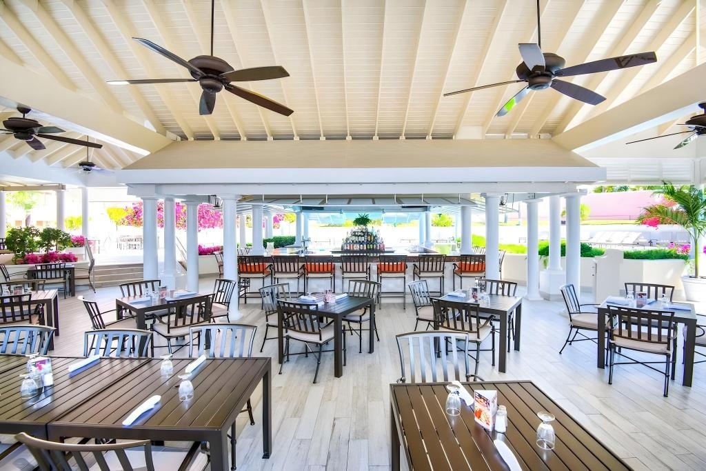 Comfort Suites Paradise Island  Dining  Dining Image 2 2